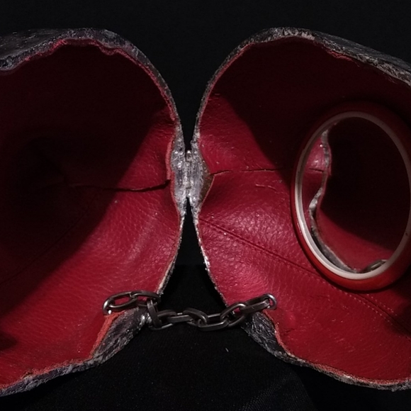 Art skull purse that's a sublime treasure! - Picture 3 of 9